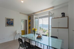 Apartment (2 Bedrooms) | Living area | 32-inch TV with cable channels - La Casa Dell'architetto by Rent all Como (Blevio)