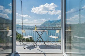 Appartamento (2 Bedrooms) | Vista lago