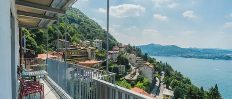 Apartment (2 Bedrooms) | Balcony