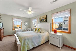 5 bedrooms, desk, iron/ironing board, WiFi