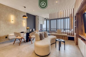 テレビ、書斎 / ワークスペース