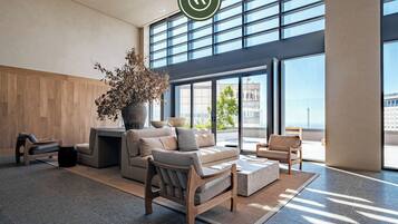 Televisión, oficina