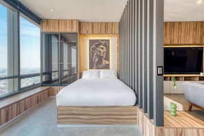 1 chambre, bureau, fer et planche à repasser, lit de bébé portatif