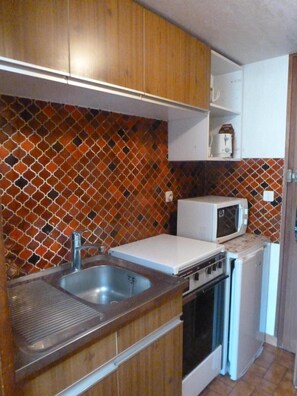 Kjøleskap, mikrobølgeovn og ovn