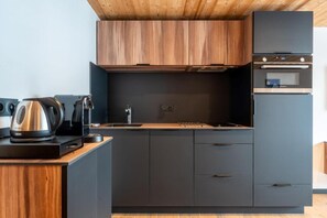 Kühlschrank, Mikrowelle, Ofen, Geschirrspüler