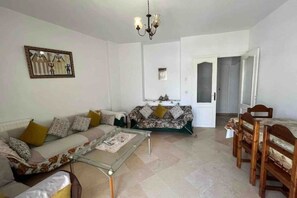 Living area - Rental apartment f4 richly furnished in Tunis (Tunis)