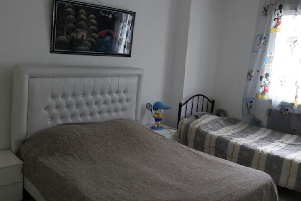 3 chambres, fer et planche à repasser, Wi-Fi, draps fournis