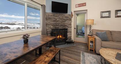 Wonderful 2 bedroom, pet friendly, ski-in/ski-out
