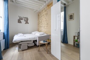 مكواة/لوح كي وواي فاي مجانًا وملاءات أسرّة