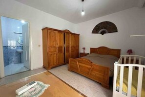 3 dormitoris, planxa i posts de planxar, wifi i roba de llit 