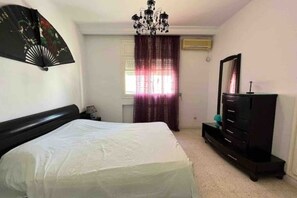 3 bedrooms, iron/ironing board, WiFi, bed sheets