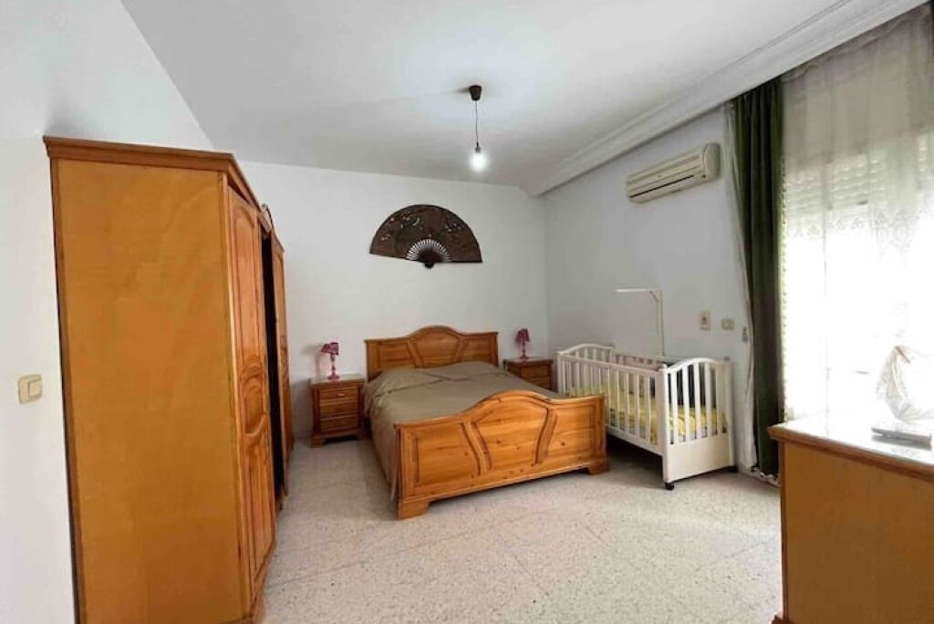 3 chambres, fer et planche à repasser, Wi-Fi, draps fournis