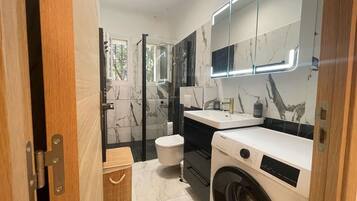 Douche, serviettes fournies