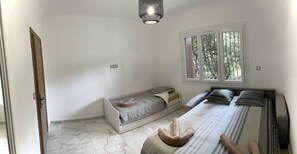 3 bedrooms, WiFi, bed sheets - Accommodation for 6 adults or 5 adults + 2 children (Marseille)