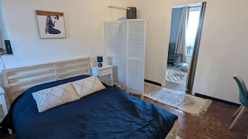 2 habitaciones, escritorio, tabla de planchar con plancha y wifi