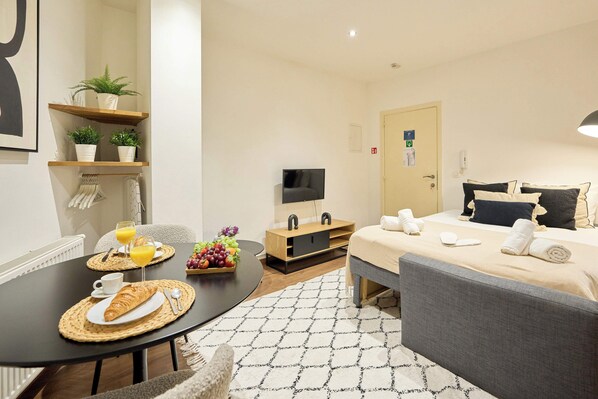 Iron/ironing board, free WiFi, bed sheets