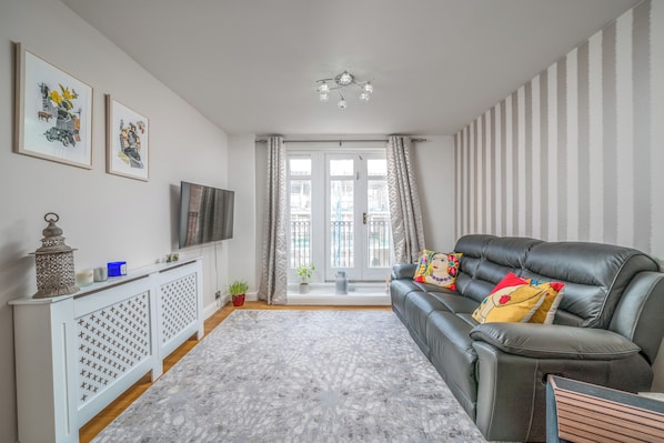 Standard Apartment | 3 bedrooms, desk, laptop workspace, iron/ironing board