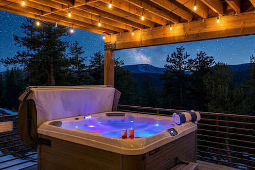 Ridge View Retreat - Panoramic Views and Hot Tub