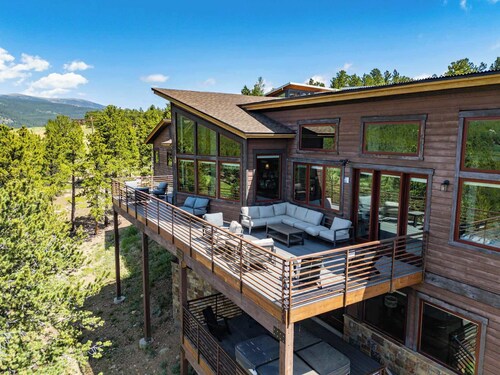 Ridge View Retreat - Panoramic Views and Hot Tub