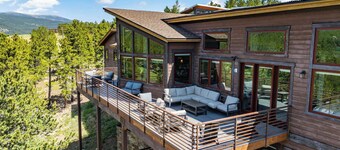 Ridge View Retreat - Panoramic Views and Hot Tub