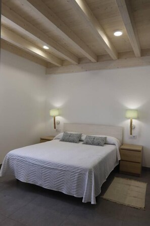 2 bedrooms, iron/ironing board, travel cot, WiFi