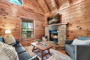 TV connectée, cheminée, jeux vidéo, baby-foot