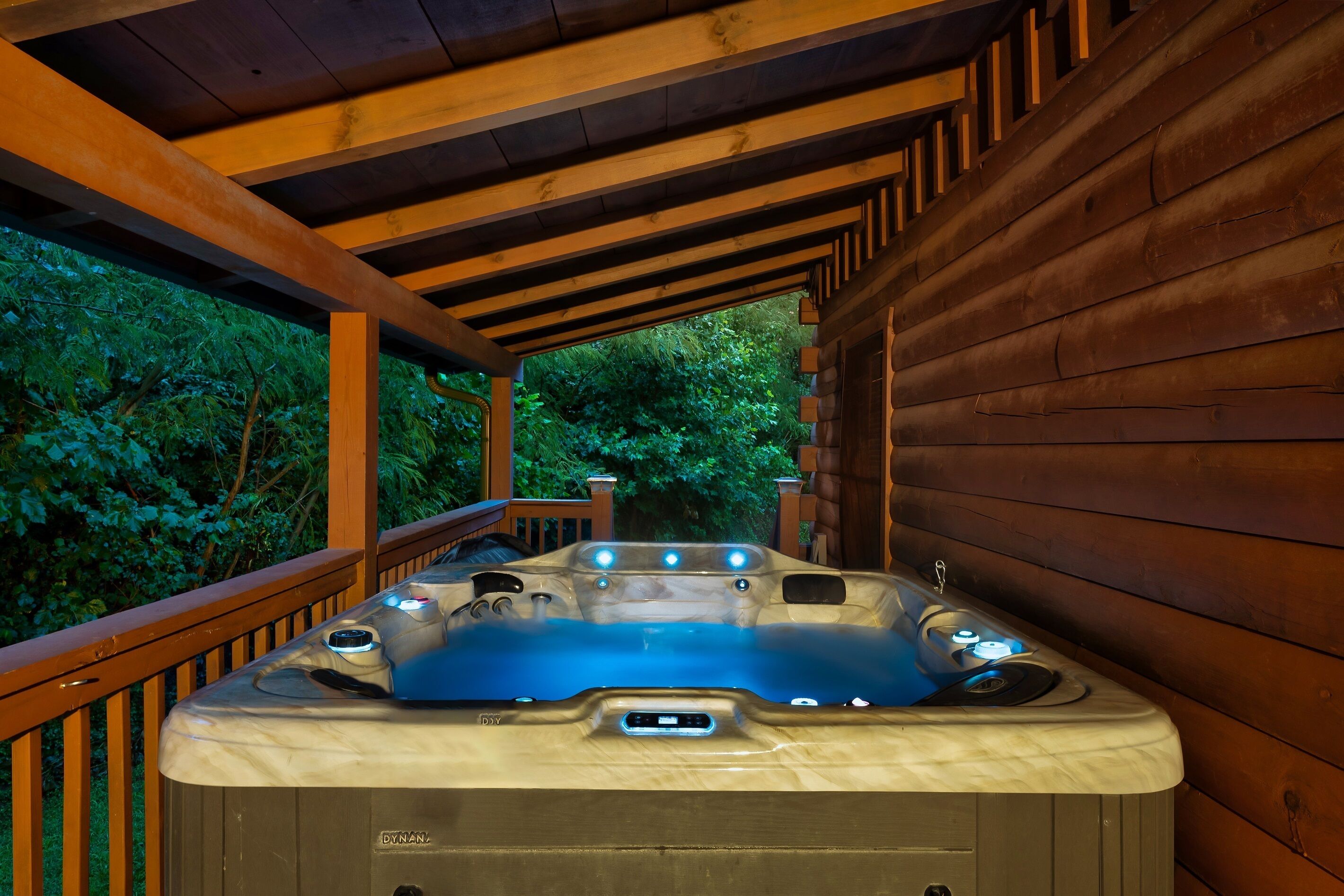 Bañera de hidromasaje al aire libre