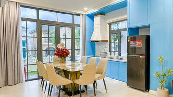 Villa Deluxe, vista al jardín | Cocina privada