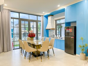 Villa – deluxe, hageutsikt | Eget kjøkken