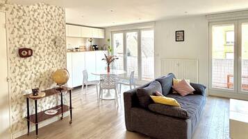 TV, libri, impianto stereo