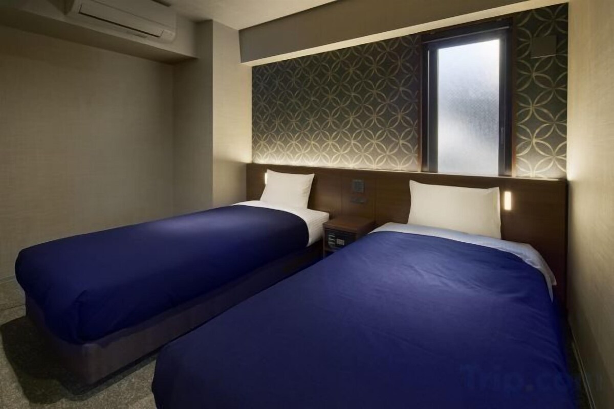 In-room safe, free WiFi, bed sheets