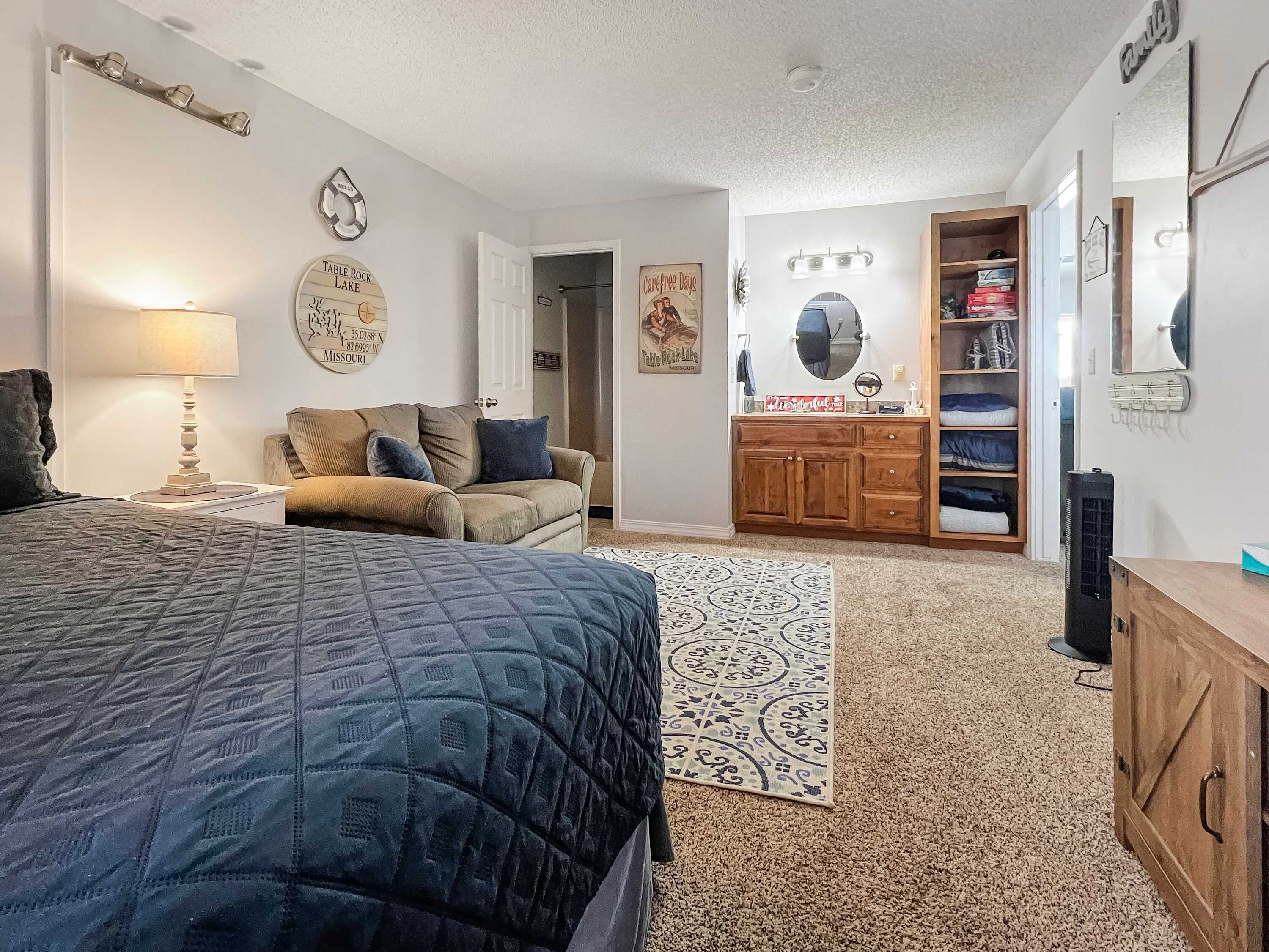 2 chambres, fer et planche à repasser, Wi-Fi, draps fournis