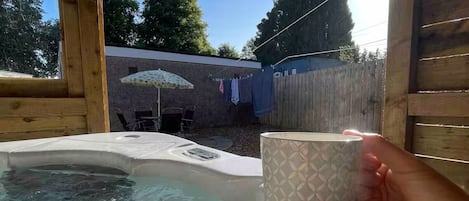 Outdoor spa tub