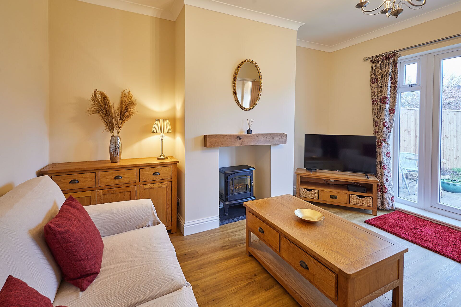 TV, fireplace