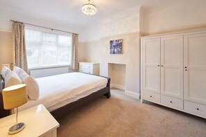 2 Schlafzimmer, Bügeleisen/B ügelbrett, WLAN, Bettwäsche