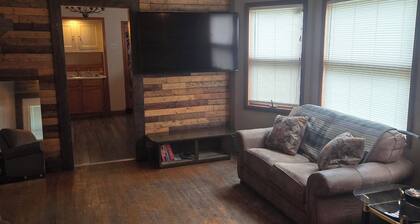 Cozy 2-bedroom apartment with WiFi, AC in Bessemer