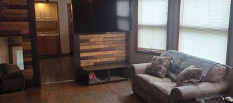 Cozy 2-bedroom apartment with WiFi, AC in Bessemer