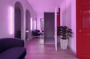 Deluxe Double Room | Living area