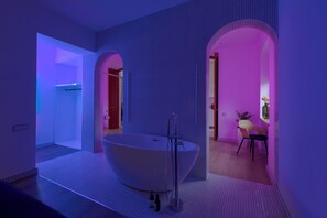 豪華雙人房 | 浴室 | 拖鞋、毛巾、肥皂、洗髮精