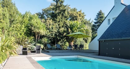 Superb house 100m from the sea with heated swimming pool