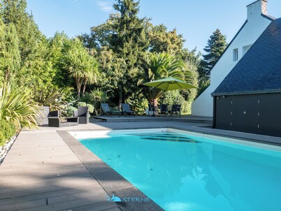Superb house 100m from the sea with heated swimming pool