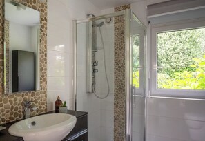 Shower, hair dryer, toilet paper