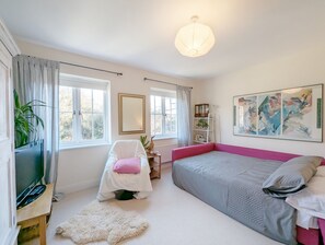 3 makuuhuonetta, silitysrauta/-lauta, Wi-Fi, vuodevaatteet