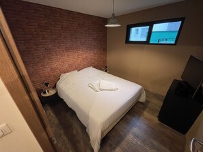 5 chambres, fer et planche à repasser, Wi-Fi, draps fournis