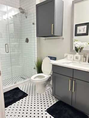 毛巾、肥皂、卫生纸