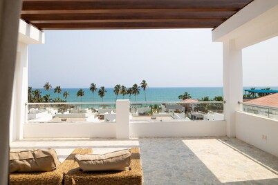The Mona Lisa - Tills Beach Resort