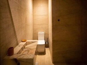 Bathroom - The Mona Lisa - Tills Beach Resort (Kasoa)