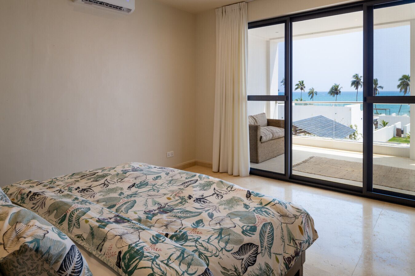 6 bedrooms, desk, iron/ironing board, free WiFi