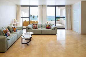 Living area - The Mona Lisa - Tills Beach Resort (Kasoa)