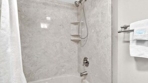 Shower, hair dryer, towels - Dunes of Panama A401-King Bed-Tennis/Pickleball (Panama City Beach)
